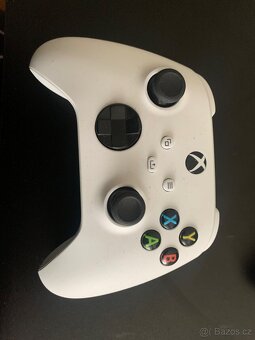 Prodám Xbox Series S 512GB + 2 ovladače + nabíjecí stanice - 6
