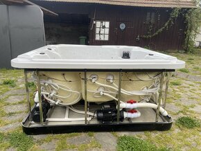 Vířivka venkovní pro 6 osob profi - 6