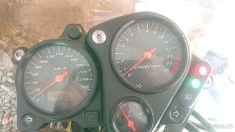 Honda Hornet 600 - 6