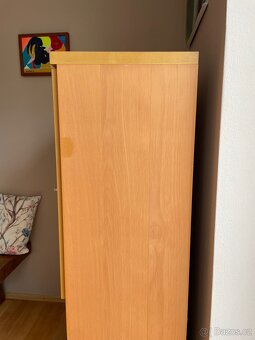 osvětlená vitrína s poličkami - 6