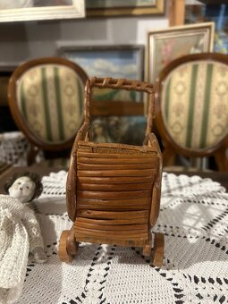 Malá Starožitná panenka s kočárkem - 6