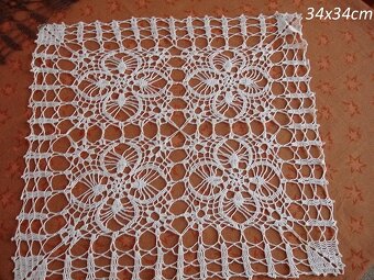 Prodám ručně vyšívané a háčkované dečky - 6