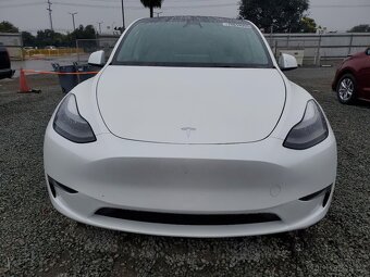 Tesla Model Y 2024 –  SUV s pohonem všech kol - 6