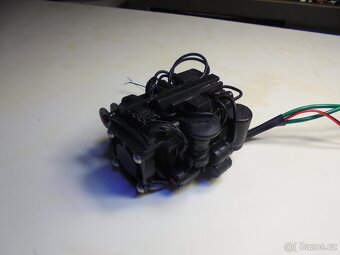POLOMAKETA MOTORU S PŘEVODOVKOU 1/16 - 6