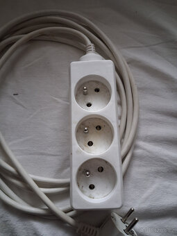 Prodám prodlužovací kabely 220V se 3.-4.a 5ti zásuvkou 220 V - 6