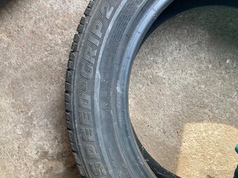 225/50/17 zimní - 6