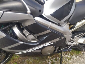 Honda CBR 600F - 6
