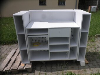 Prodejní pult v bílé barvě - 6