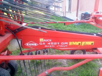Nahrabovač, shrnovač sena a píce KUHN GA 4521GM - 6