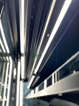 Přístěnná vitrína IM 2,5m - 6