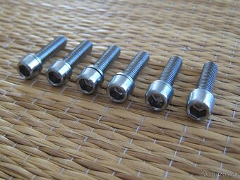 Nová sada šroubů M5 x 18mm pro představec ZITTO Components - 6