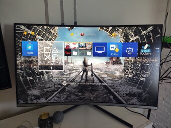 32" Samsung U32R590 - 6