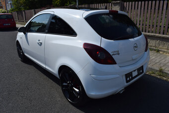 Opel Corsa D 1.4 16V 74kW, Color Edition, KLIMA, rok 2010 - 6