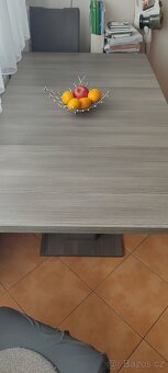 KUCHYŇSKÝ STŮL - 6