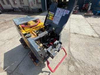 Ježkový válec Bomag BMP 851 včetně ovladače - 6