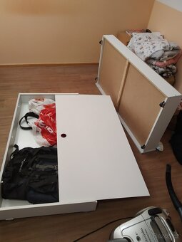 Manželská postel a/nebo regály (boxy) pod postel - 6