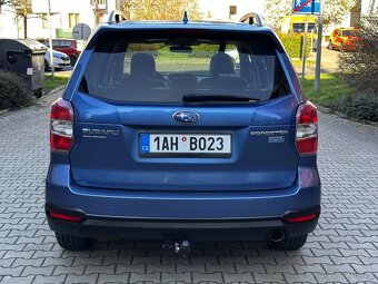 Subaru Forester 2.0 D 4x4 Kůže Navi Xenony Panorama Tažné 2t - 6