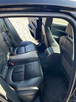 Jaguar XE 2.0 AWD - 6