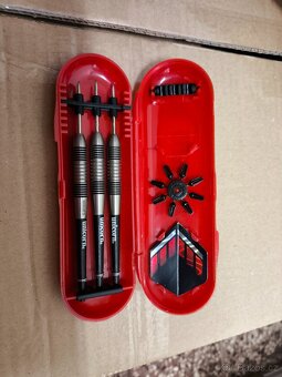 Profi terč Unicorn GT180 + šipky Phil Taylor - 6