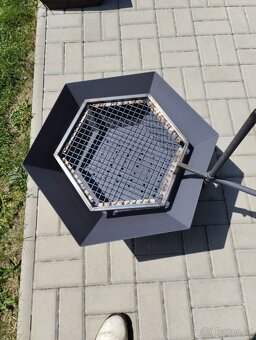 Zahradní přenosný ohniště z roštem - 6