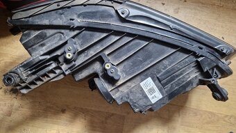 VW Passat B8 ,2x kapota lampy blatníky výztuha pr. světlo - - 6