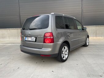 Volkswagen Touran 2.0 TDI 5MÍST DVĚ SADY KOL TAŽNÉ - 6