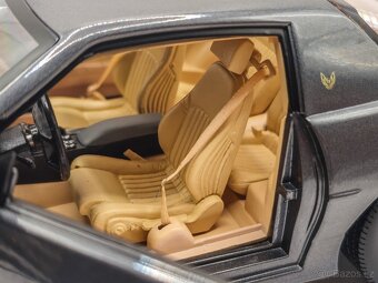 Pontiac Firebird TransAm 1:18 Greenlight - 6