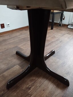 Rozkládací kulatý stůl se židlemi - 6