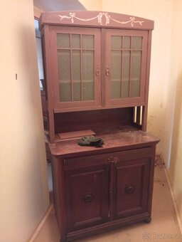 Starožitný nábytek a šicí stroj Lada - 6