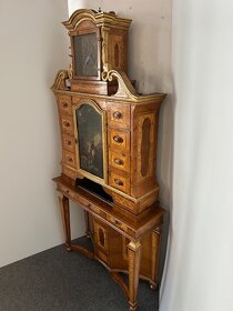 Barokní sekretář se závažovými hodinama okolo roku 1750. - 6