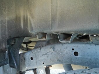 Nissan Navara 2,5 TDi 76 kw   REZERVOVANE - 6
