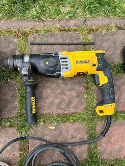 Prodám vrtací kladivo DeWALT D25144KP (900W) + příslušenství - 6