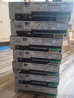 5,25" disketová mechanika - 6