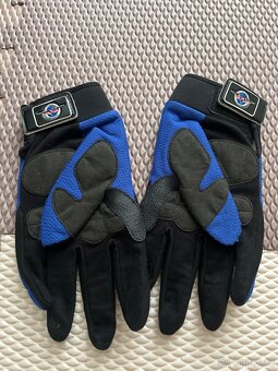 Helma a rukavice - 6