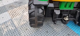 Elektrický traktor john deere - 6