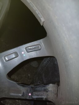 Original ALU kola KIA R18 na zimních pneu (80%) Kumho 225x40 - 6
