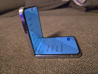 Samsung Z Flip5 - 6