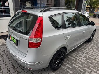 Hyundai i30 kombi 1,6i 93 kW, serviska, 2 x kola - 6