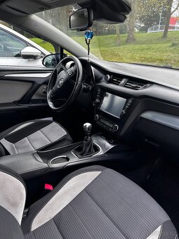 TOYOTA avensis 2.0D - 6