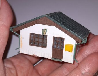 Dvě autobusové zastávky k mašinkám do kolejiště TT - 6