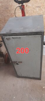 Regaly a skříně - 6