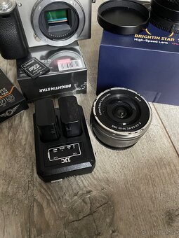 Sony a6000 + objektivy a příslušenství - 6