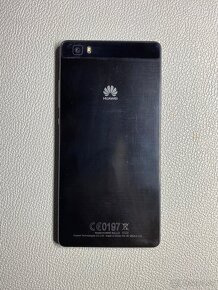 iPhone SE a další telefony - 6