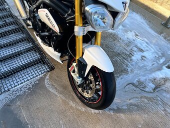 Triumph Speed Triple 1050 R - 6