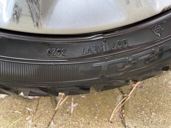 Zimni pneu s Alu 17" ,5x112 , stred 57.1 /seat - 6