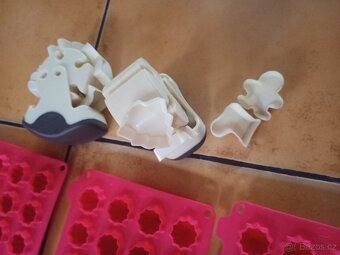 Prodám vykrajovátka kus 70 Kč - 6