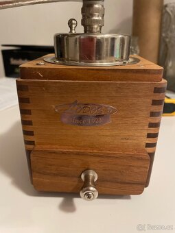 mlýnek na kávu, dřevo ,kov,,značeno LODOS since 1923 - 6