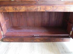 Starožitný nábytek šikovných rozměrů. - 6