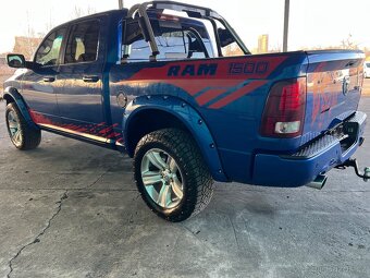 DODGE RAM 5.7 HEMI 4X4 model roku 2015 - 6