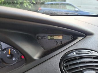 Ford Focus Kombi 1.6 74 kW benzín r.v. 2004 - 6